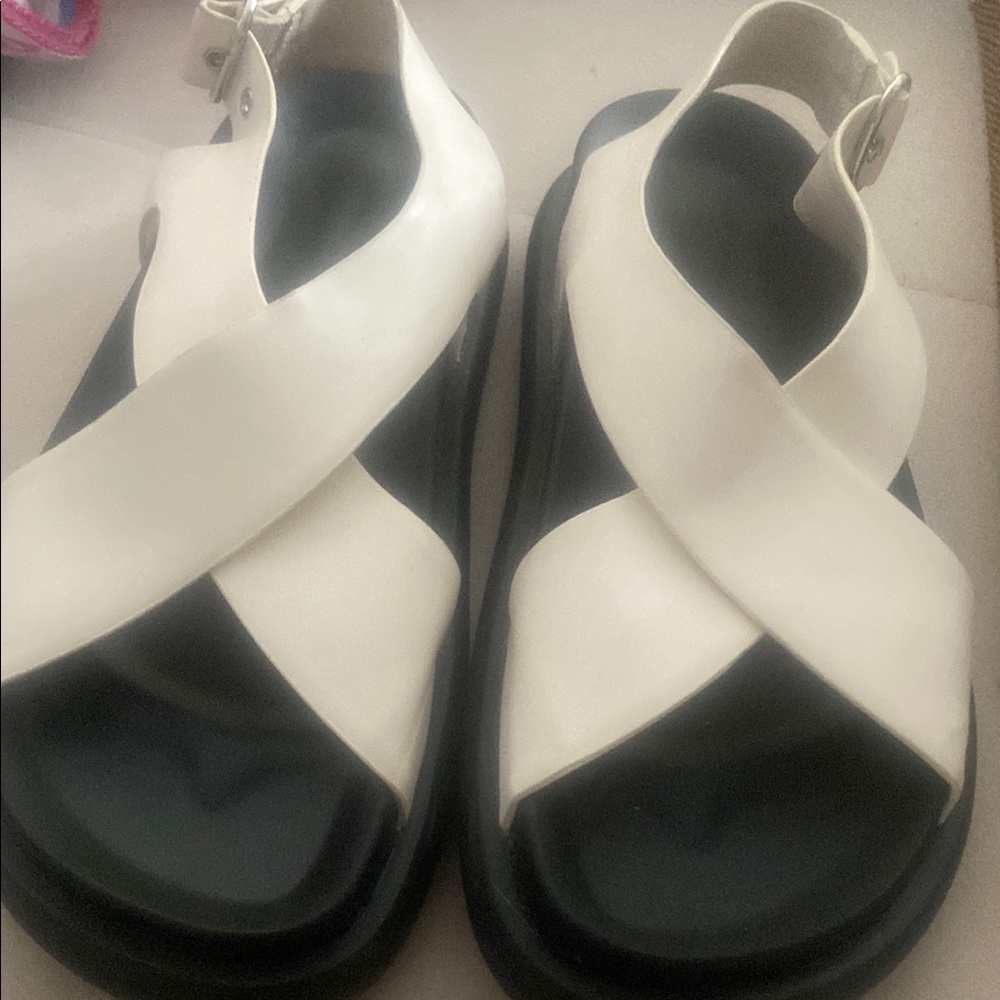 Pull&Bear Cream Sandals with Criss-Cross Design
